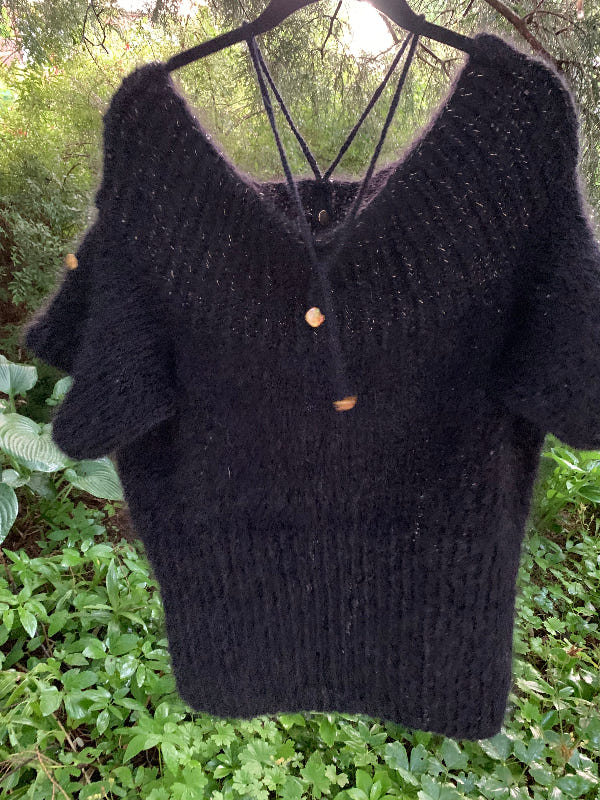 Svart mohair off shoulder topp med erme og knyting