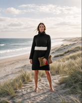 Oppskriftshefte med kjole, shrug, skjerf, clutch og rosett – The Carolyn Capsule fra CosyMonday