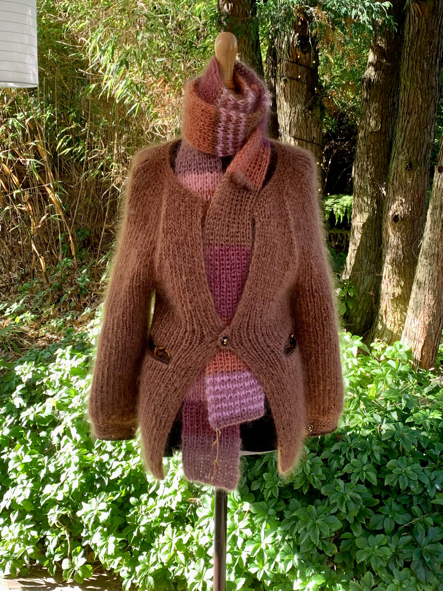 Feminin strikkejakke med puffermer og innsvinget passform – The Calla Jacket, A Remake of Liv's Dress
