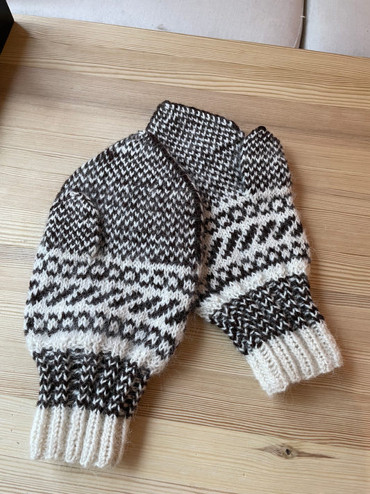 Skistar - The Mitten by CosyMonday