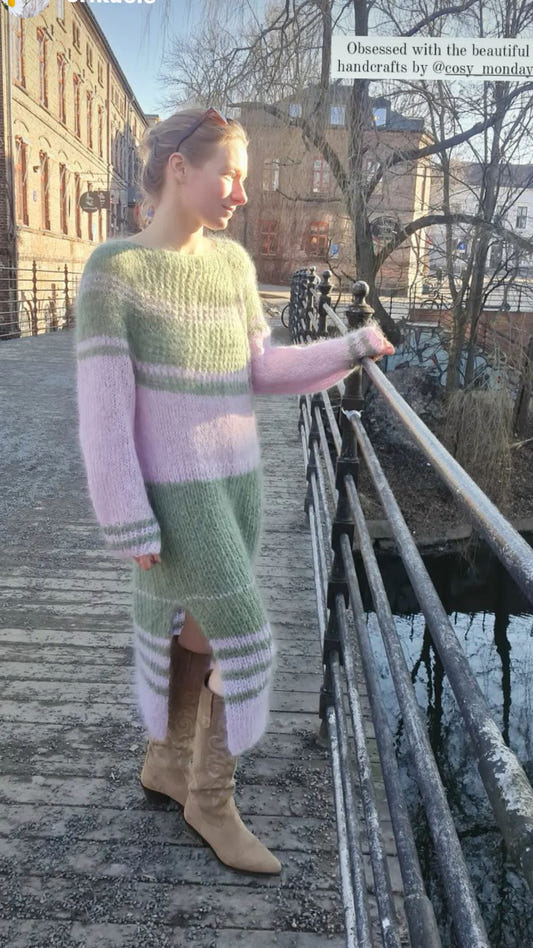 Lang mohairkjole med splitter, halvpatent og puffermer – My Cosy Winter Dress fra CosyMonday