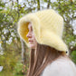 Anastasias Yellow – solgul bohemsk strikkehatt i ull og mohair fra CosyMonday