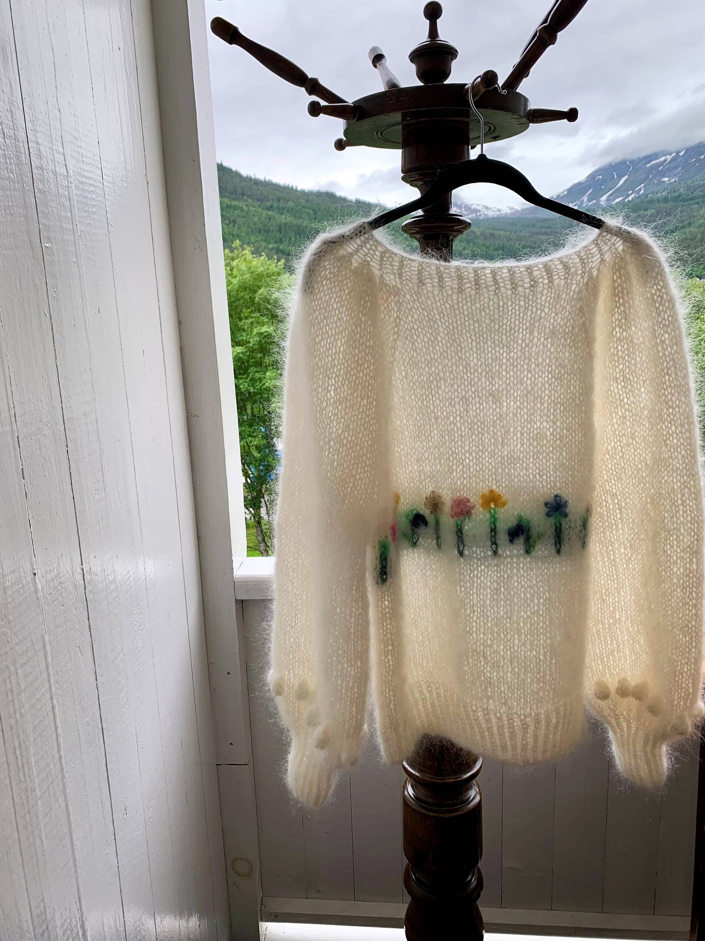 Midsummer Love - NORWEGIAN MAY FLOWERS - strikkeoppskrift